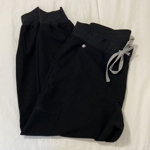 1 set of black scrubs. - Picture 2 of 2